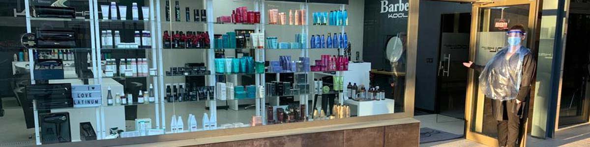 Nuestra peluquería KOOLHAIR, con acceso desde la plaza del centro, ya está abierta con cita previa online, y las medidas de prevención contra el Covid-19